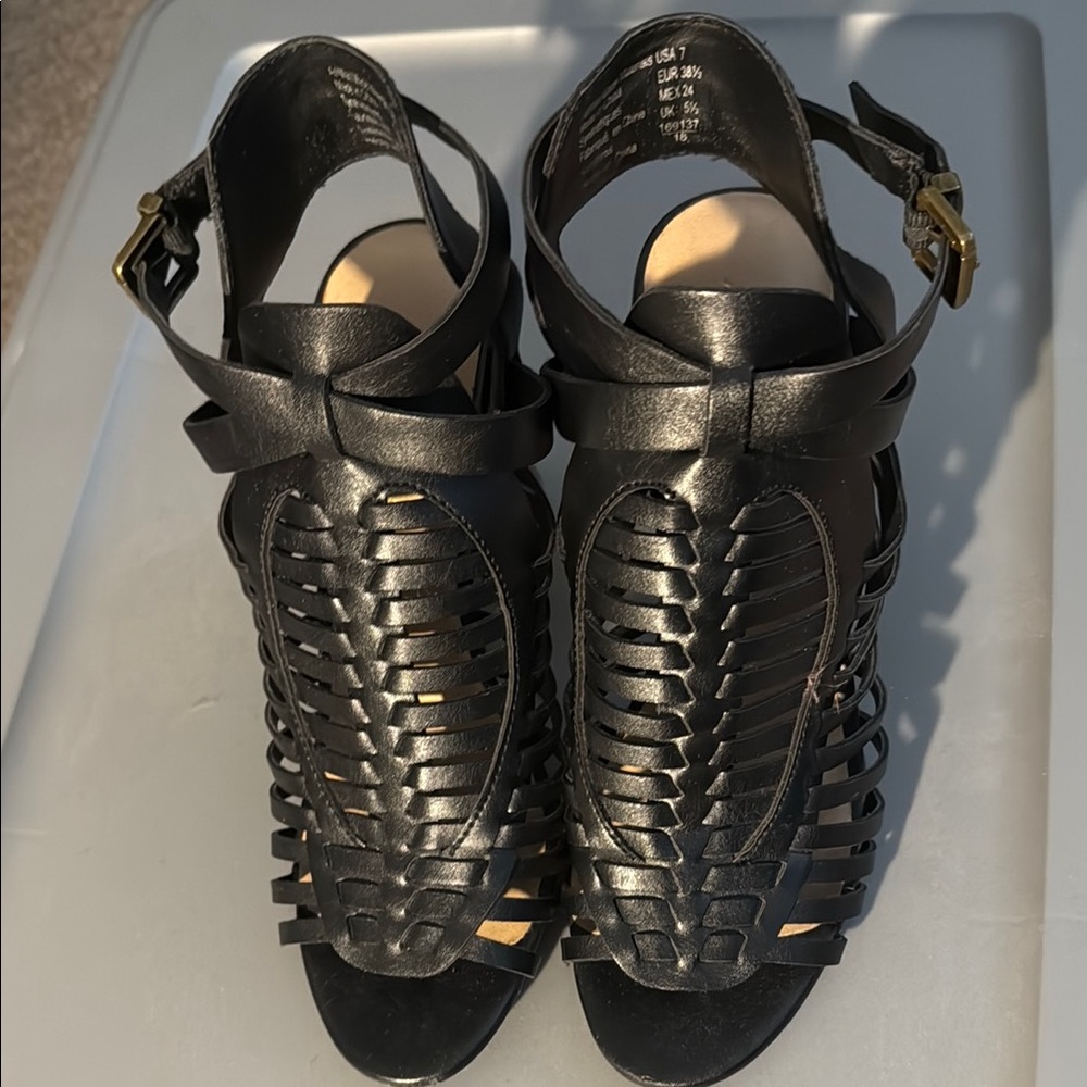 American Eagle Black Strappy Women's Sandals